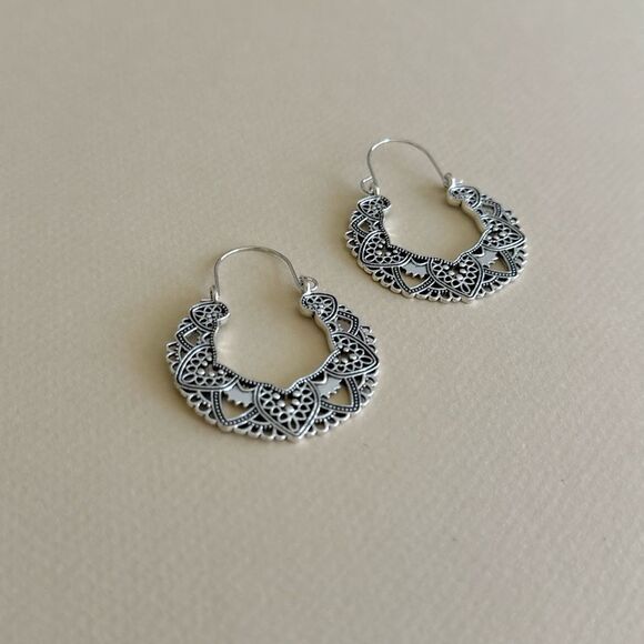 Elegant Silver Filigree Hoop Earrings N1536 - Picture 4 of 5